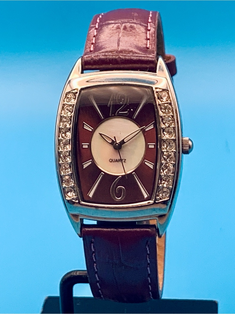 Women’s Fashion Quartz Wristwatch MOP Dial Crystals Japan Movt Works New Battery